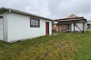490 W Spruce St, Sequim, WA 98382 - Photo 3