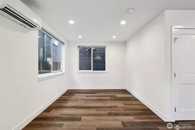 5255 Brooklyn Avenue NE, Seattle, WA 98015 - Photo 5