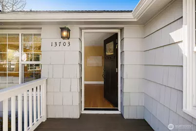 13703 Palatine Avenue N, Seattle, WA 98133 - Photo 3