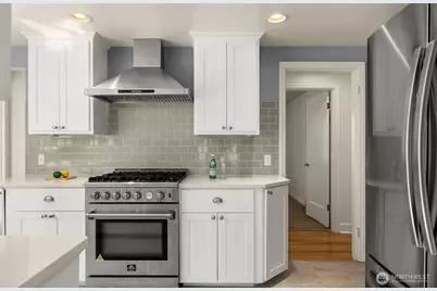 13703 Palatine Avenue N, Seattle, WA 98133 - Photo 11