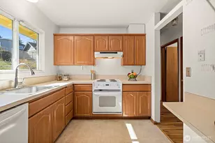 2609 Lake Youngs Ct SE, Renton, WA 98058 - Photo 21