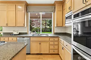 21425 SE 34th Pl, Sammamish, WA 98075 - Photo 9