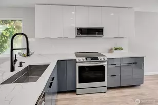 12707 NE 116th St, Kirkland, WA 98034 - Photo 3