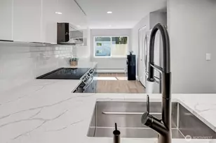 12707 NE 116th St, Kirkland, WA 98034 - Photo 3