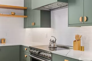 522 NE 89th St, Seattle, WA 98115 - Photo 13