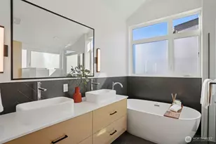 515 Howe, Seattle, WA 98109 - Photo 19