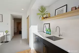 515 Howe, Seattle, WA 98109 - Photo 23