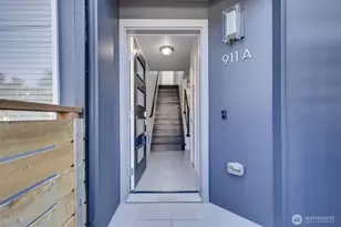 911 N 104th St, Seattle, WA 98133 - Photo 3