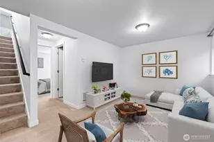 911 N 104th St, Seattle, WA 98133 - Photo 5