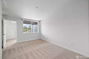 911 N 104th St, Seattle, WA 98133 - Photo 35