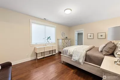 9426 Lake Washington Boulevard NE, Bellevue, WA 98004 - Photo 23