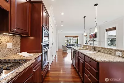 7276 Rosemount Circle, Tacoma, WA 98465 - Photo 9