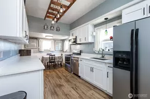 411 S 59th St, Tacoma, WA 98408 - Photo 7