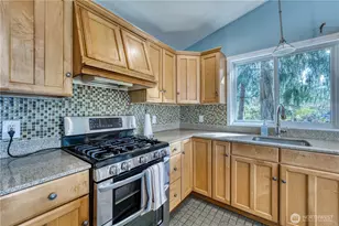 2735 Marine Dr, Bremerton, WA 98312 - Photo 9