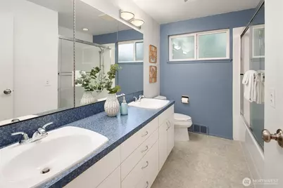 3905 96th Avenue SE, Mercer Island, WA 98040 - Photo 17