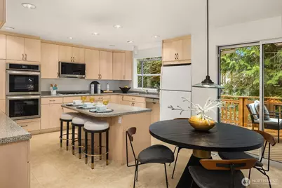 3905 96th Avenue SE, Mercer Island, WA 98040 - Photo 11