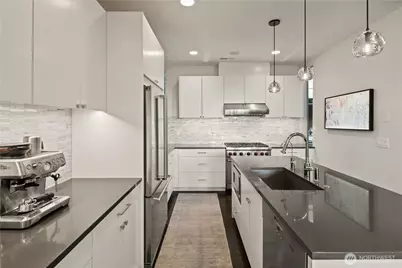 2832 Fairview Avenue E, Seattle, WA 98102 - Photo 11