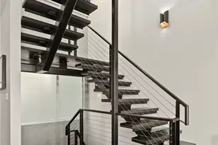 2832 Fairview Ave E, Seattle, WA 98102 - Photo 17