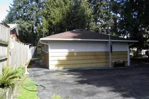 7033 S 116th Pl, Seattle, WA 98178 - Photo 3