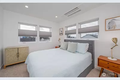 3015 61st Avenue SW #B, Seattle, WA 98116 - Photo 9