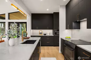 9661 NE Pine St, Bainbridge Island, WA 98110 - Photo 7