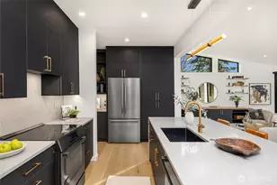 9661 NE Pine St, Bainbridge Island, WA 98110 - Photo 5