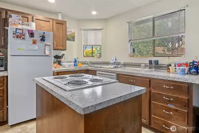 6310 49th Drive NE, Marysville, WA 98270 - Photo 11