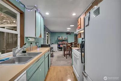 20327 W Richmond Road, Bothell, WA 98021 - Photo 11