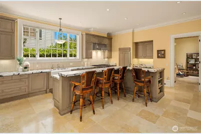 623 W Highland Drive, Seattle, WA 98119 - Photo 19