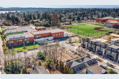 9200 Densmore Avenue N, Seattle, WA 98103 - Photo 37