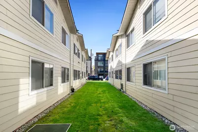 9200 Densmore Avenue N, Seattle, WA 98103 - Photo 13