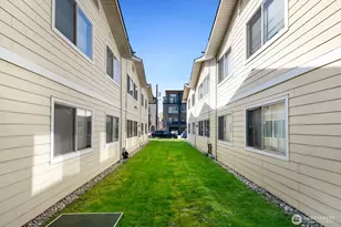 9200 Densmore Ave N, Seattle, WA 98103 - Photo 13