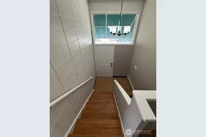 9200 Densmore Avenue N, Seattle, WA 98103 - Photo 31