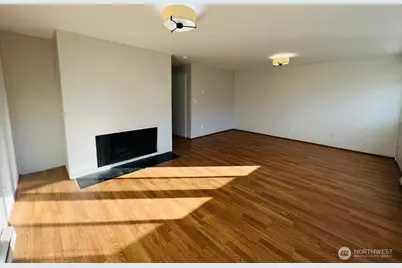 9200 Densmore Avenue N, Seattle, WA 98103 - Photo 25