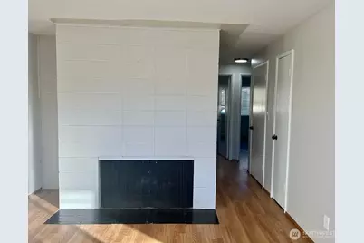 9200 Densmore Avenue N, Seattle, WA 98103 - Photo 17