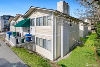 9200 Densmore Avenue N, Seattle, WA 98103 - Photo 3