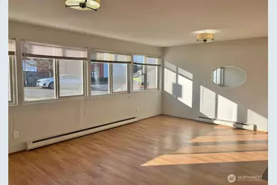 9200 Densmore Avenue N, Seattle, WA 98103 - Photo 23