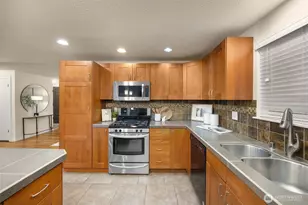 12621 156th Ave SE, Renton, WA 98059 - Photo 9