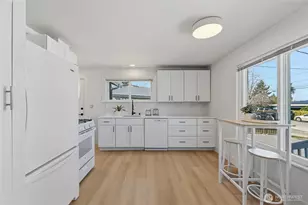 1221 S 101st St, Seattle, WA 98168 - Photo 9