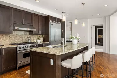 10650 NE 9th Place #2526, Bellevue, WA 98004 - Photo 9