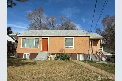 216 Cherry Avenue W, Omak, WA 98841 - Photo 1