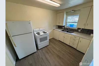 10908 10910 Valley Avenue E, Puyallup, WA 98372 - Photo 27