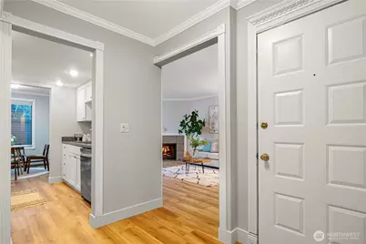 10401 NE 32nd Place #A101, Bellevue, WA 98004 - Photo 3
