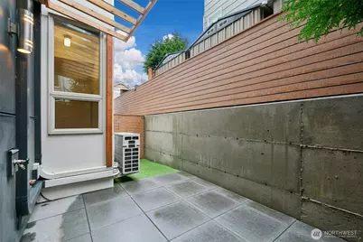 2114 E James Street, Seattle, WA 98122 - Photo 35