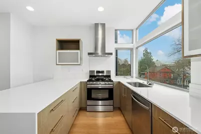 2114 E James Street, Seattle, WA 98122 - Photo 17