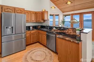 10885 Point Vashon Dr SW, Vashon, WA 98070 - Photo 15