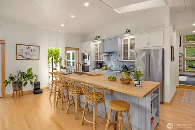 10555 NE Morning Lane, Bainbridge Island, WA 98110 - Photo 17