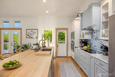 10555 NE Morning Lane, Bainbridge Island, WA 98110 - Photo 17