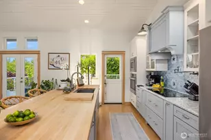 10555 NE Morning Ln, Bainbridge Island, WA 98110 - Photo 17