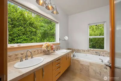 10555 NE Morning Lane, Bainbridge Island, WA 98110 - Photo 21